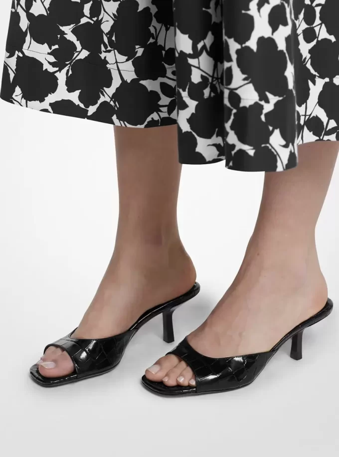 Anita Sandale aus Leder mit Krokodilprägung