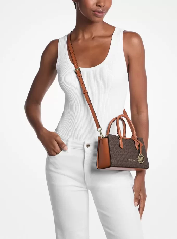 Arden Kleine Umhängetasche mit charakteristischem Logo