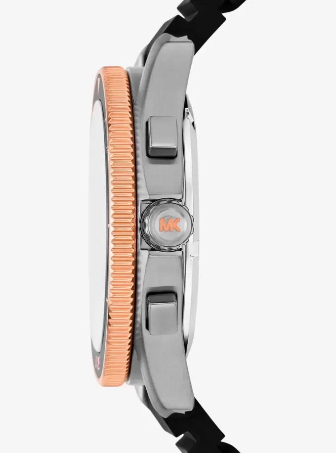 Übergroße maritime Uhr aus Gunmetal und Silikon Übergroße maritime Uhr aus Gunmetal und Silikon