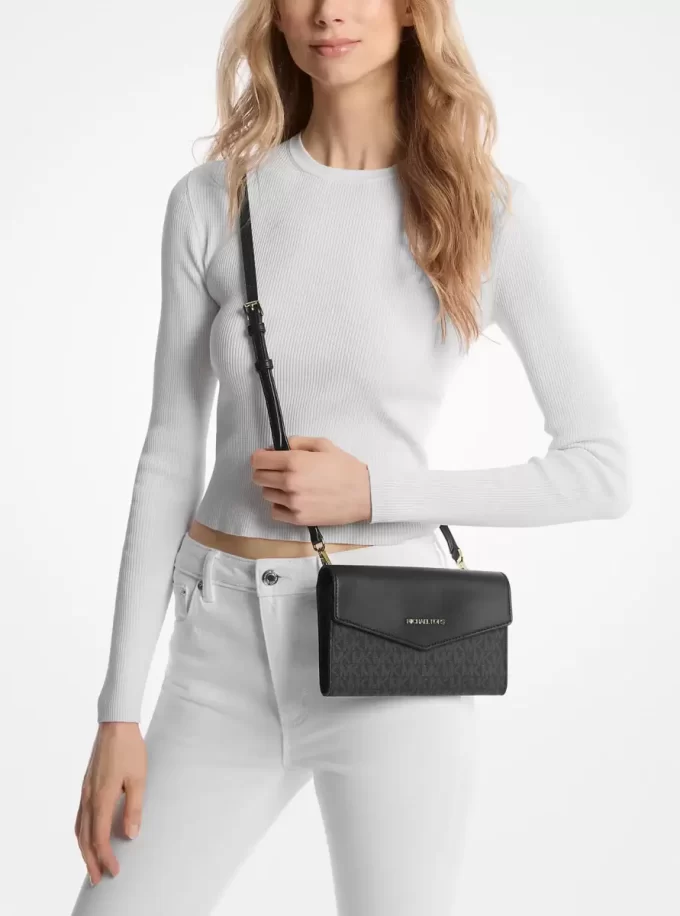 Charlotte Große 3-in-1-Tragetasche aus Saffiano-Leder Charlotte Große 3-in-1-Tragetasche aus Saffiano-Leder