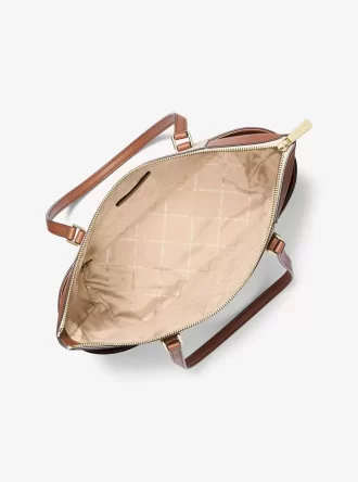 Charlotte Große Tragetasche mit Logo und Lederreißverschluss