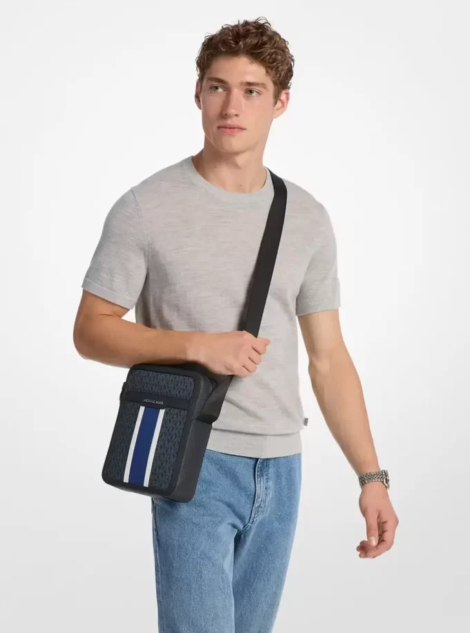 Cooper Flugtasche mit Streifenmuster und charakteristischem Logo Cooper Flugtasche mit Streifenmuster und charakteristischem Logo