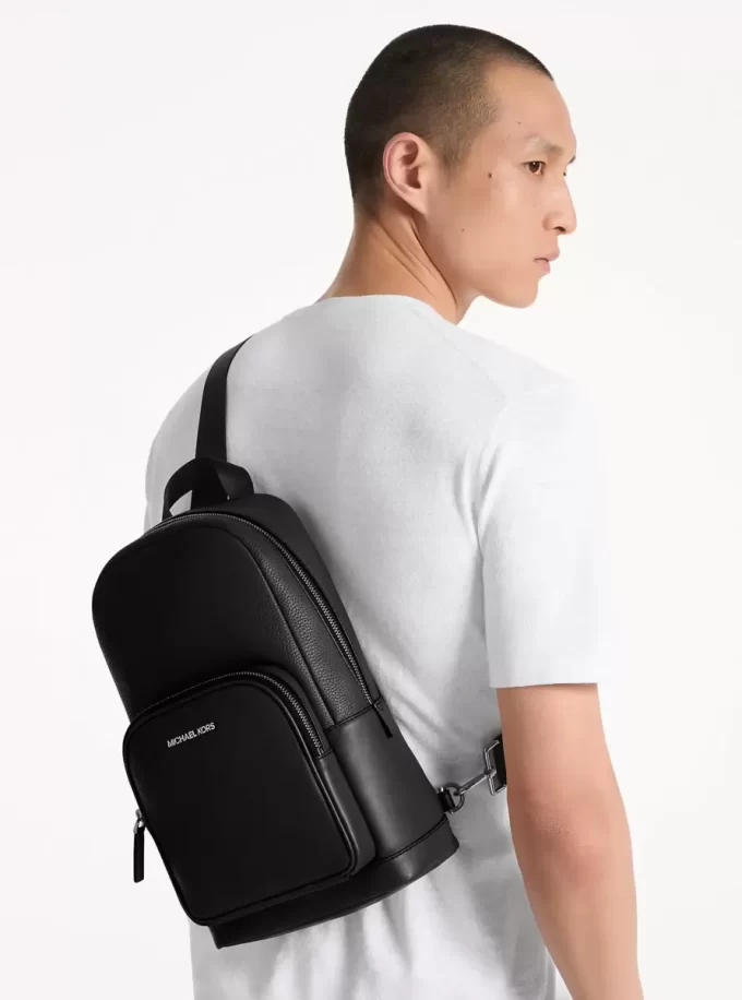 Cooper Sling Pack aus genarbtem Leder Cooper Sling Pack aus genarbtem Leder