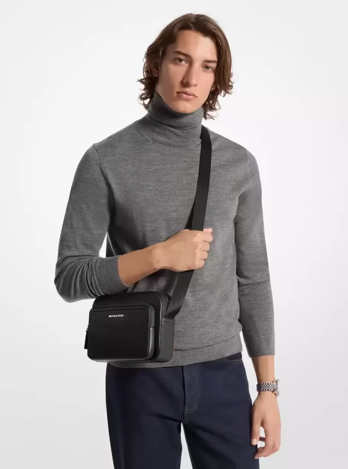 Cooper Utility Crossbody-Tasche aus genarbtem Leder Cooper Utility Crossbody-Tasche aus genarbtem Leder