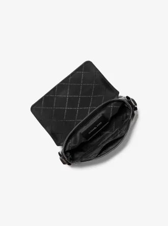 Cyrus Kleine, abgenutzte Umhängetasche