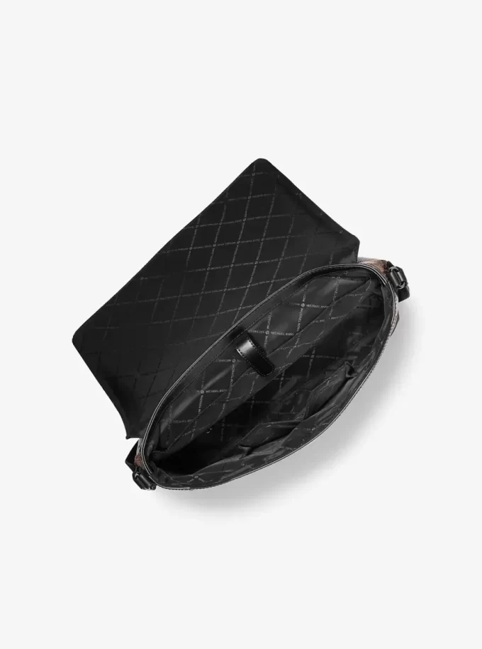 Cyrus Medium Messenger Bag mit Schlangenprägung Cyrus Medium Messenger Bag mit Schlangenprägung