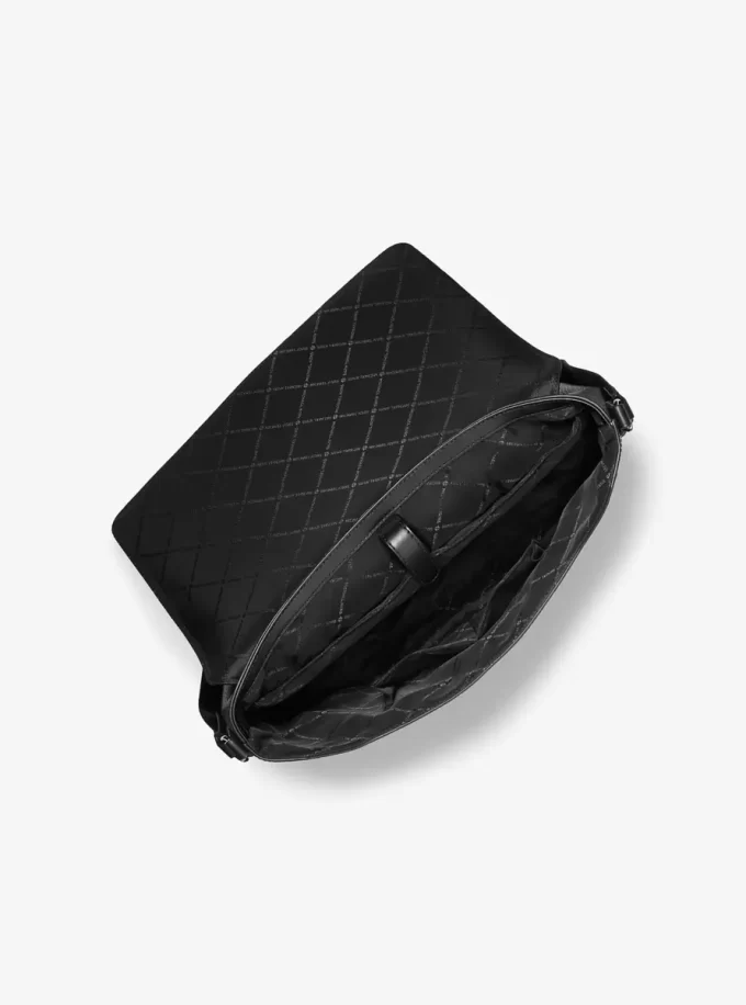 Cyrus Umhängetasche aus genarbtem Leder, mittelgroß Cyrus Umhängetasche aus genarbtem Leder, mittelgroß