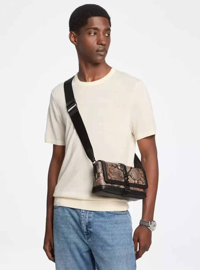Cyrus Umhängetasche mit Schlangenprägung Cyrus Umhängetasche mit Schlangenprägung