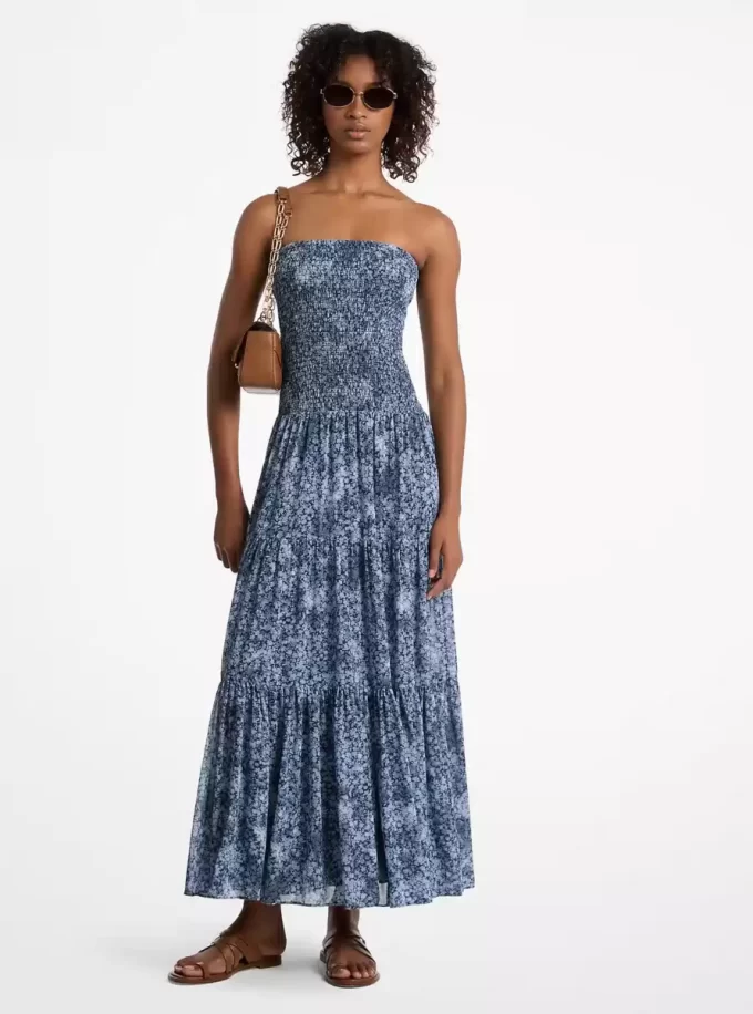 Geblümtes, gestuftes Kleid aus Georgette mit Smokdetails