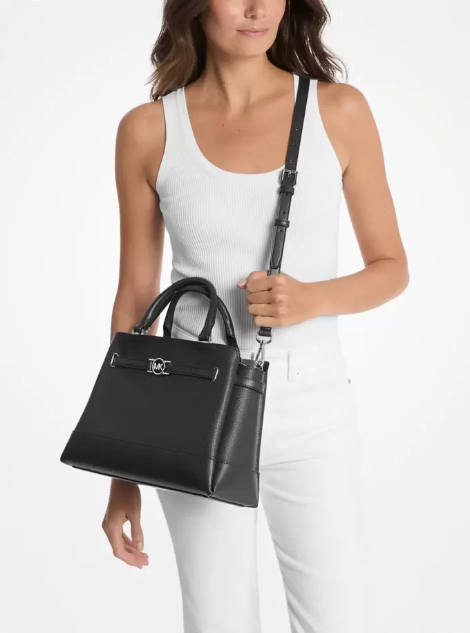 Große Reed-Umhängetasche aus genarbtem Leder Große Reed-Umhängetasche aus genarbtem Leder