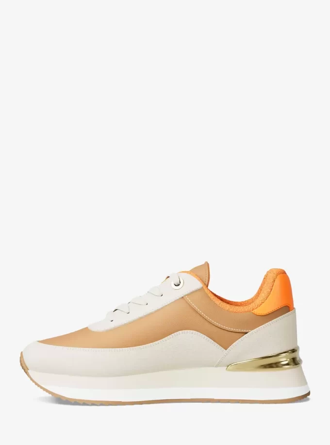 Hattie Mixed-Media-Trainerin