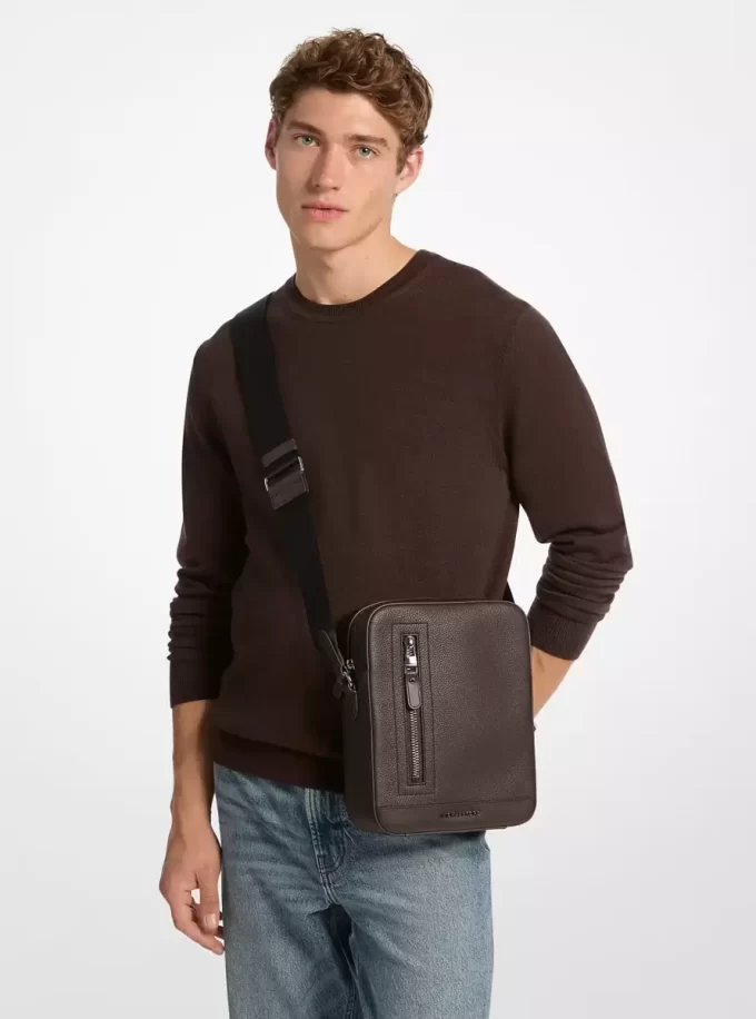 Hudson Flugtasche aus genarbtem Leder