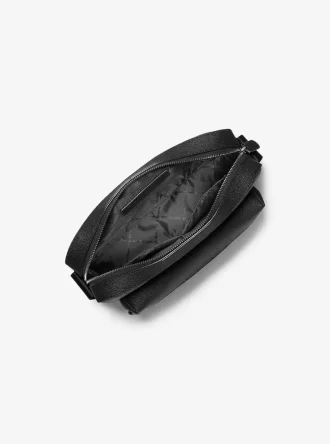 Hudson Umhängetasche mit strukturierter Oberfläche und charakteristischem Logo