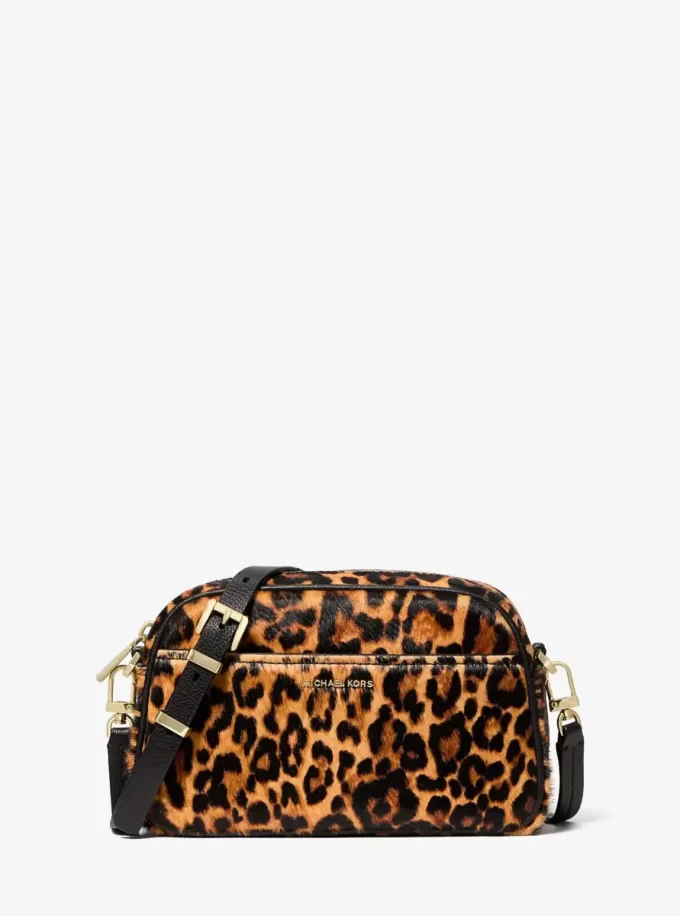 Jet Set Kleine Kamera-Umhängetasche mit Leopardenmuster aus Kalbsfell Jet Set Kleine Kamera-Umhängetasche mit Leopardenmuster aus Kalbsfell