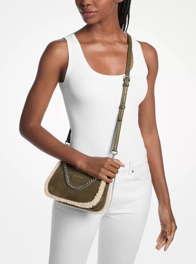 Jet Set Kleine wandelbare Umhängetasche aus Wildleder und Kunstfell