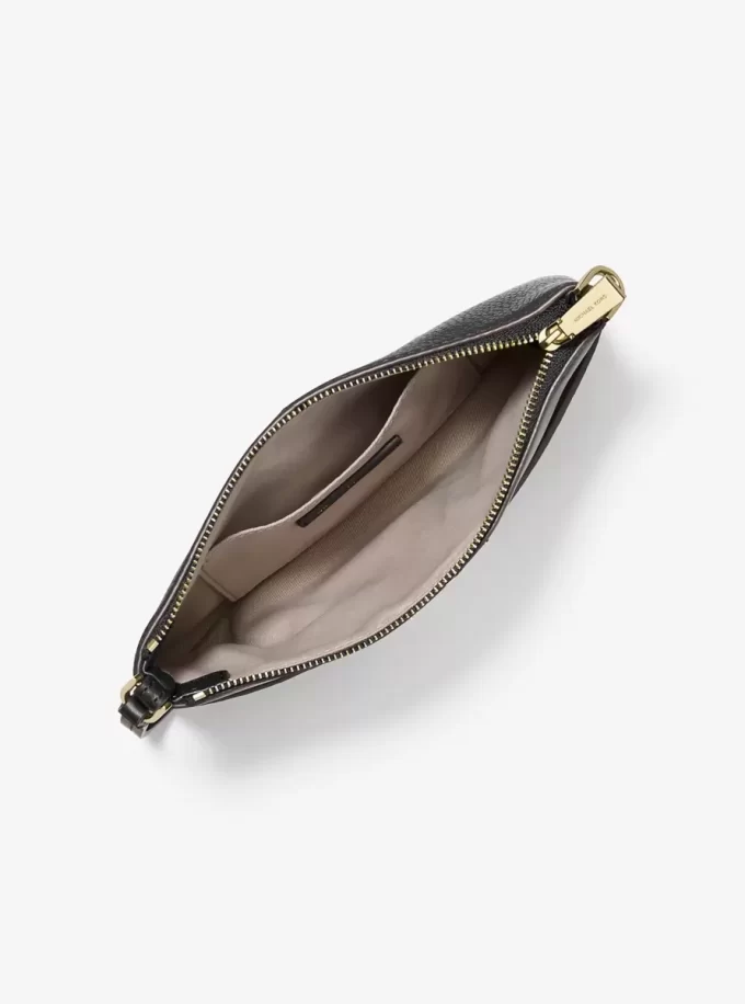 Jet Set Medium Handgelenktasche aus genarbtem Leder