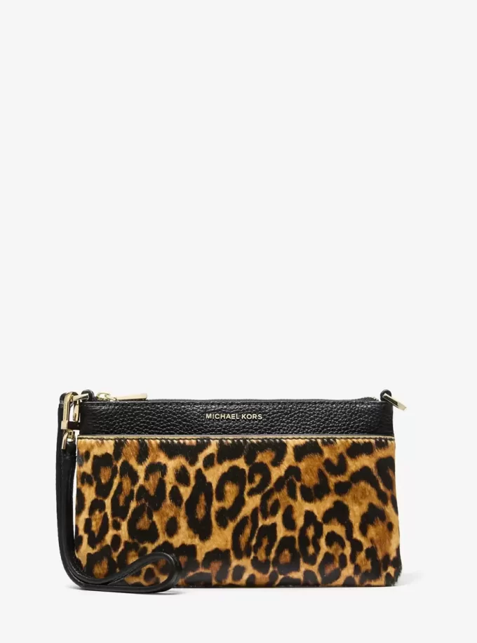 Jet Set Medium Handgelenktasche mit Leopardenmuster aus Kalbsfell und Leder