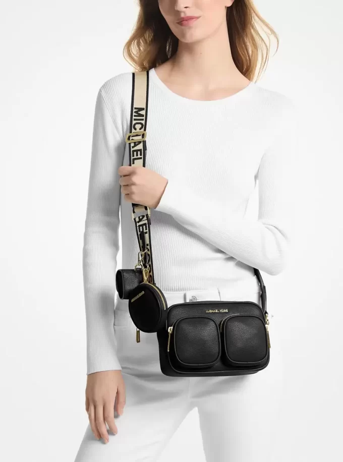 Jet Set Medium Leder-Umhängetasche mit Etui für Apple AirPods Pro® Jet Set Medium Leder-Umhängetasche mit Etui für Apple AirPods Pro®