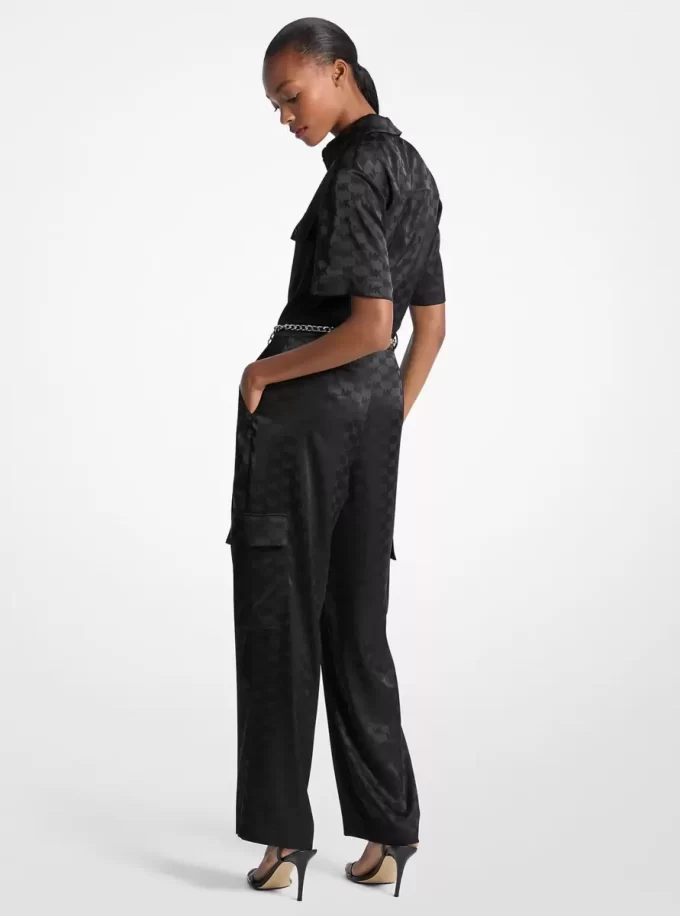 Jumpsuit aus Satin mit Logo-Jacquard-Muster und Gürtel