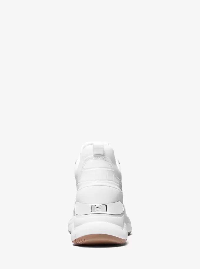 Katrina Mixed-Media-Trainerin