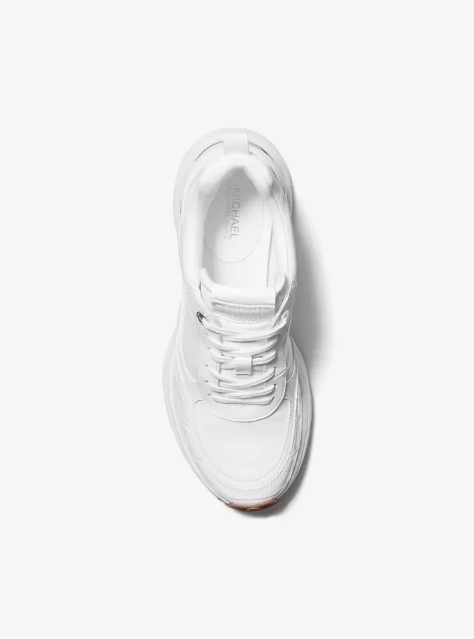 Katrina Mixed-Media-Trainerin