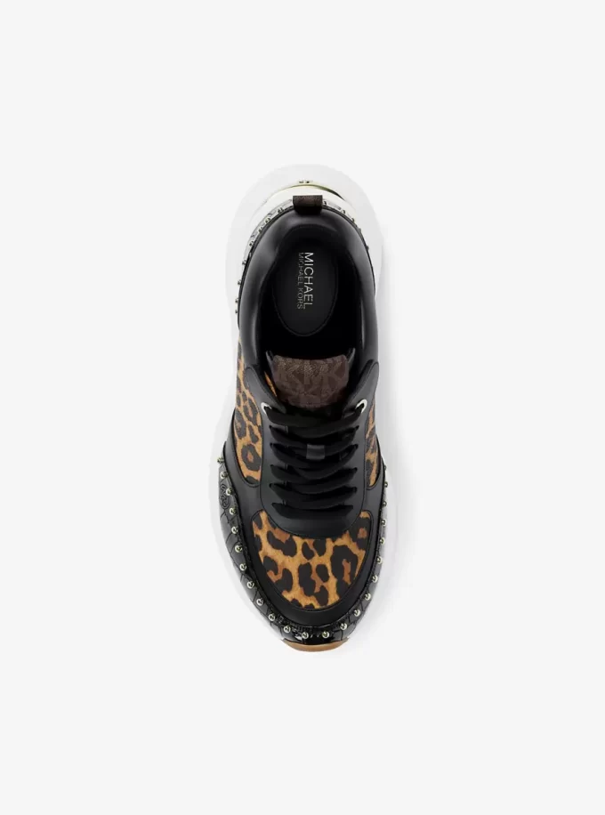 Katrina Mixed-Media-Trainerin