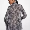 Kleid aus metallisch schimmerndem Paisley-Georgette mit Bindekragen Kleid aus metallisch schimmerndem Paisley-Georgette mit Bindekragen