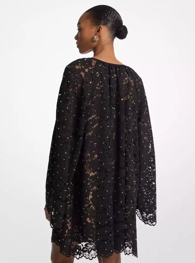 Kleid mit Nieten, Kordel, floraler Spitze und V-Ausschnitt Kleid mit Nieten, Kordel, floraler Spitze und V-Ausschnitt