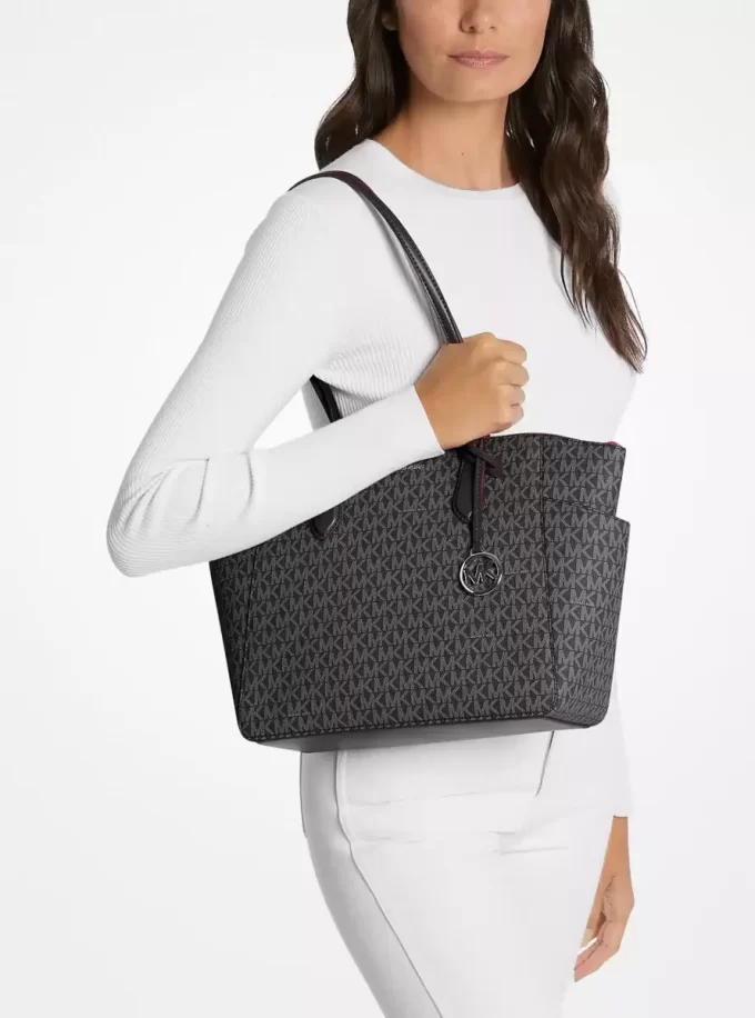 Marilyn Medium Tragetasche mit charakteristischem Logo