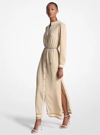 Maxikleid aus Satin mit Logoprint und Gürtel