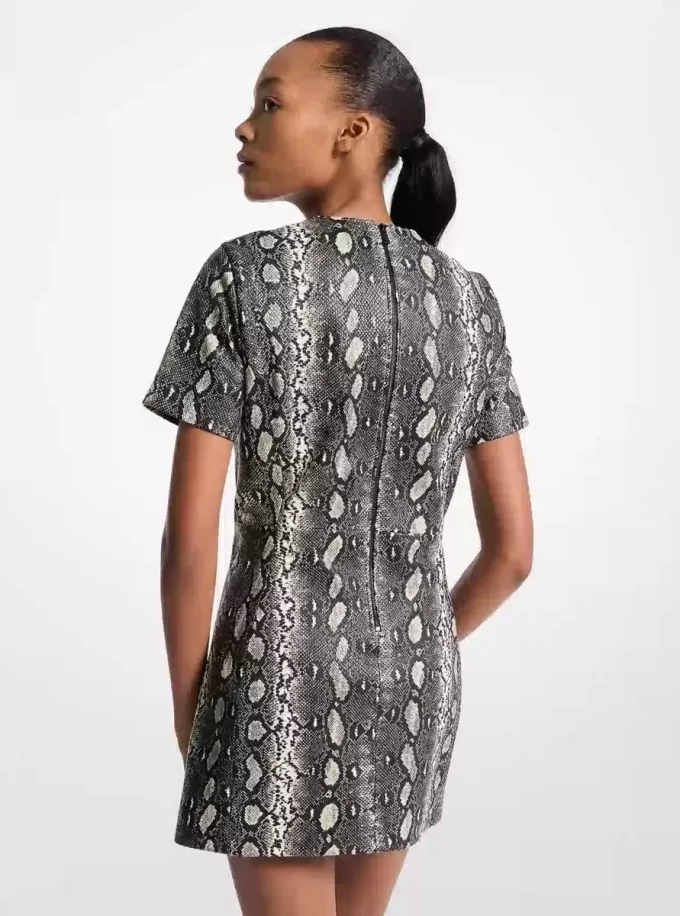 Minikleid aus Leder mit Schlangenprägung