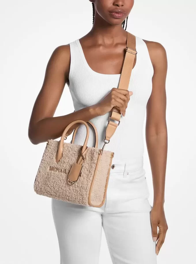 Mirella Kleine Umhängetasche aus Kunstfell Mirella Kleine Umhängetasche aus Kunstfell