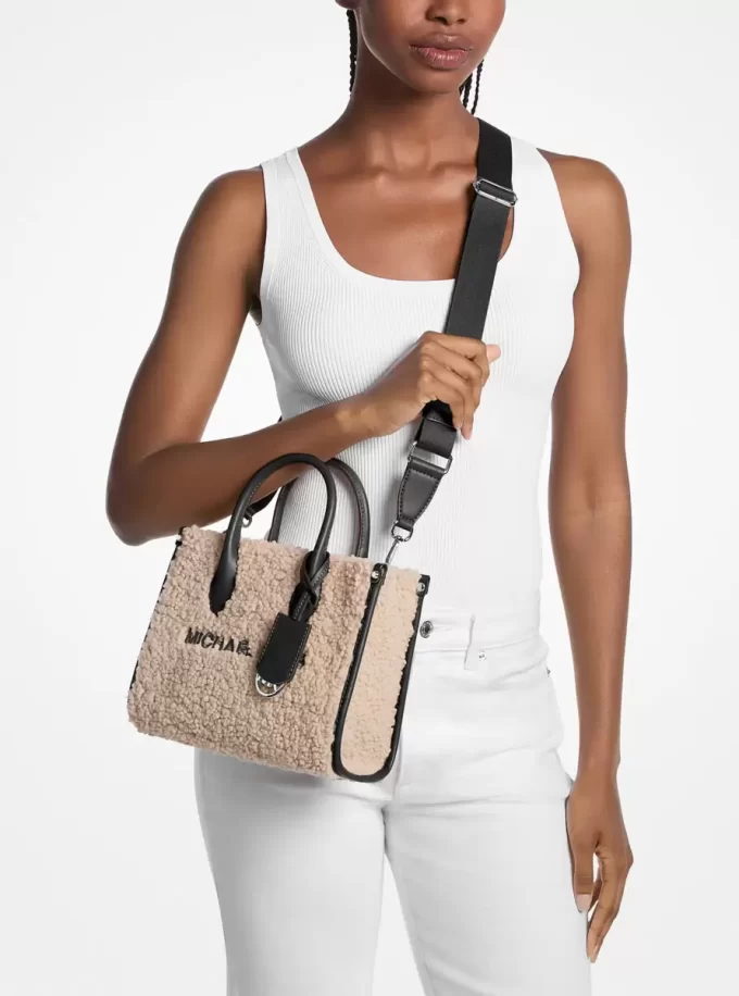 Mirella Kleine Umhängetasche aus Kunstfell Mirella Kleine Umhängetasche aus Kunstfell