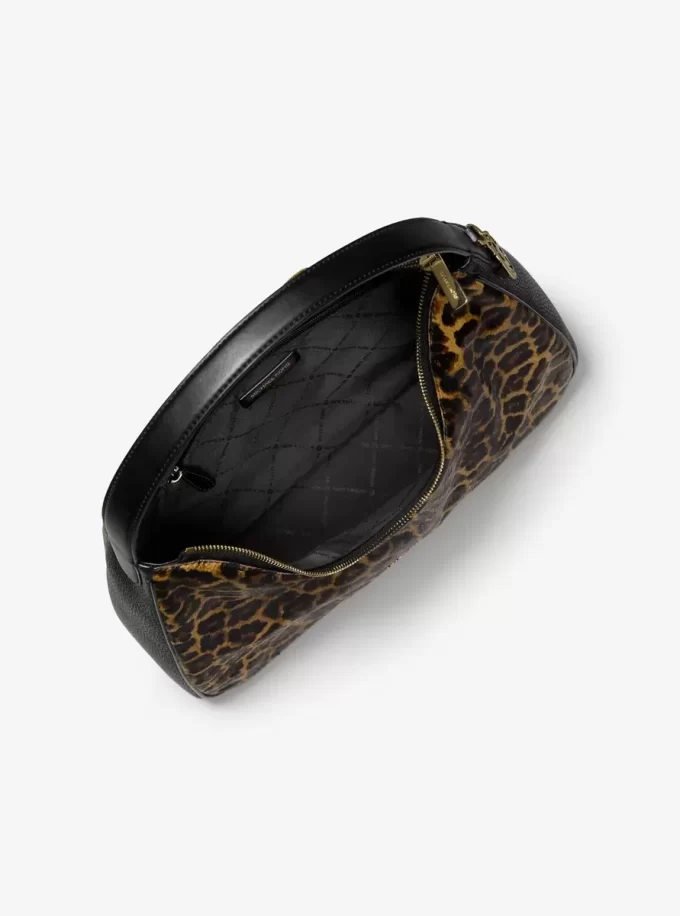 Nayla Schultertasche aus mittelgroßem Kalbsfell mit Leopardenmuster Nayla Schultertasche aus mittelgroßem Kalbsfell mit Leopardenmuster