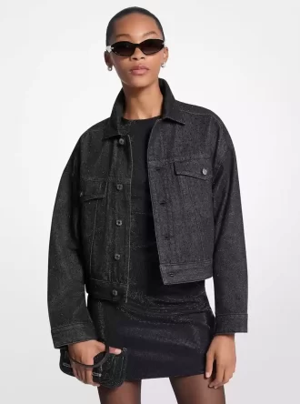 Nietenbesetzte Jeansjacke