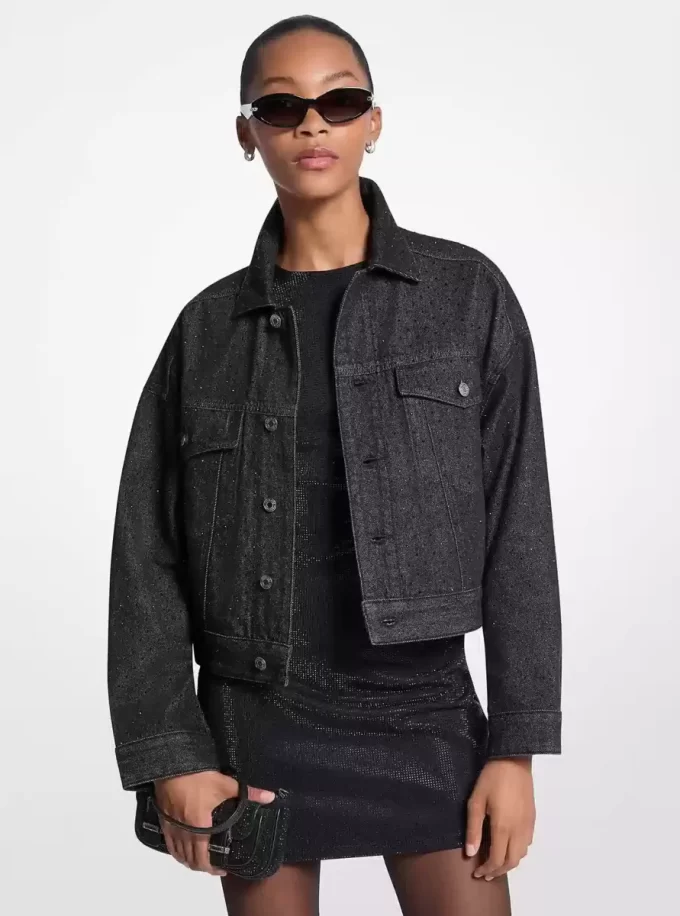 Nietenbesetzte Jeansjacke Nietenbesetzte Jeansjacke