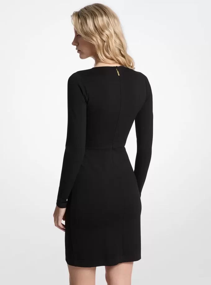 Nietenbesetztes Wickelkleid