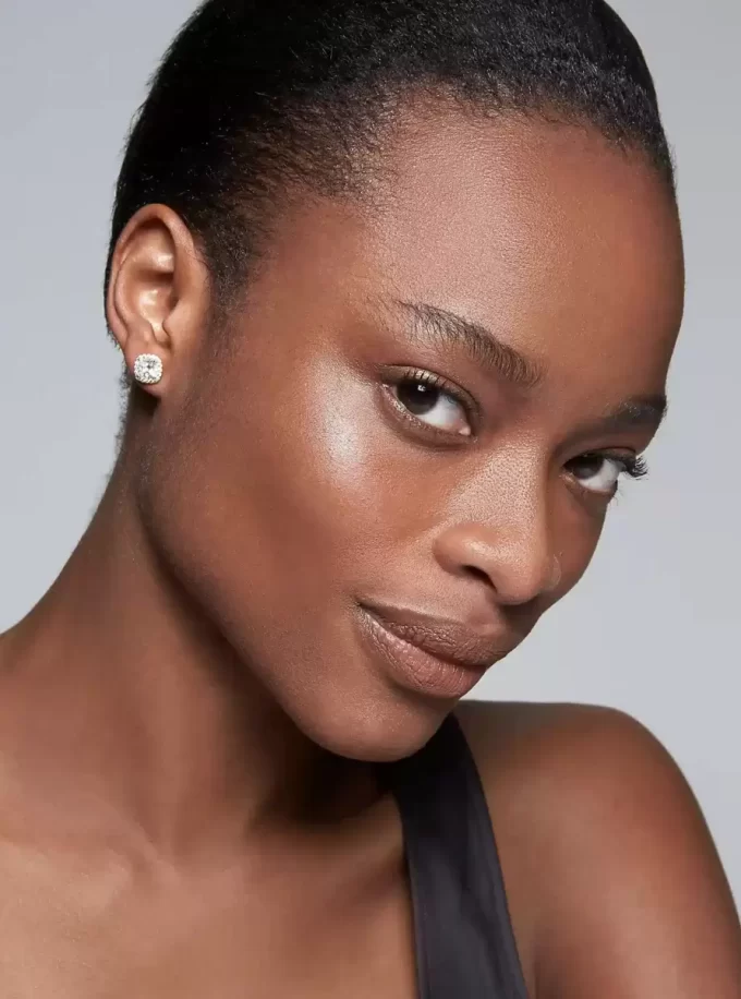 Ohrstecker aus Sterlingsilber mit Pavé-Fassung, vergoldet mit Edelmetallen Ohrstecker aus Sterlingsilber mit Pavé-Fassung, vergoldet mit Edelmetallen