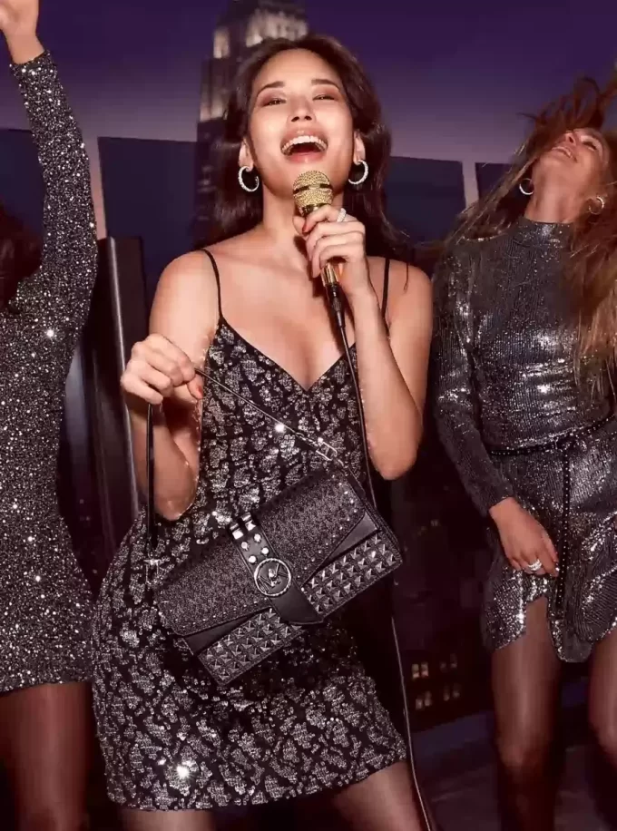 Paillettenbesetztes Stretch-Viskose-Unterkleid mit Schlangenmuster Paillettenbesetztes Stretch-Viskose-Unterkleid mit Schlangenmuster