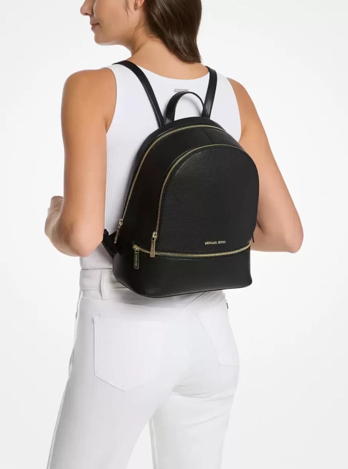 Rhea Rucksack aus genarbtem Leder, mittelgroß Rhea Rucksack aus genarbtem Leder, mittelgroß