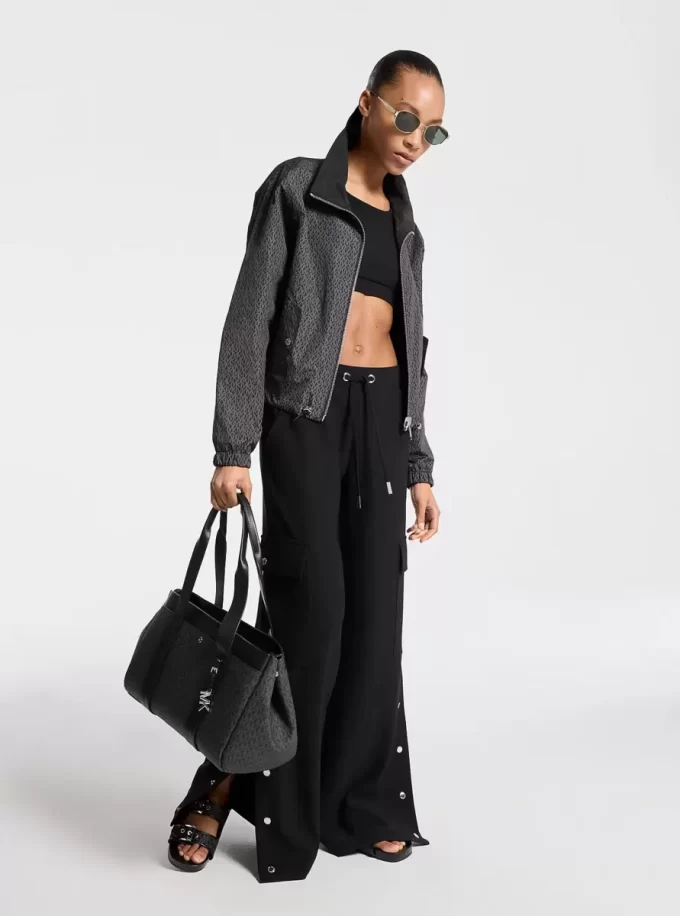 Stretch-Crêpe-Cargohose mit weitem Bein Stretch-Crêpe-Cargohose mit weitem Bein