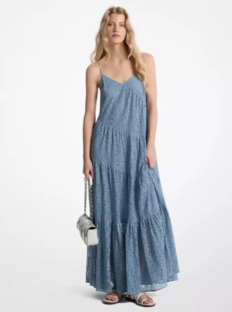 Stufenkleid aus floraler Spitze