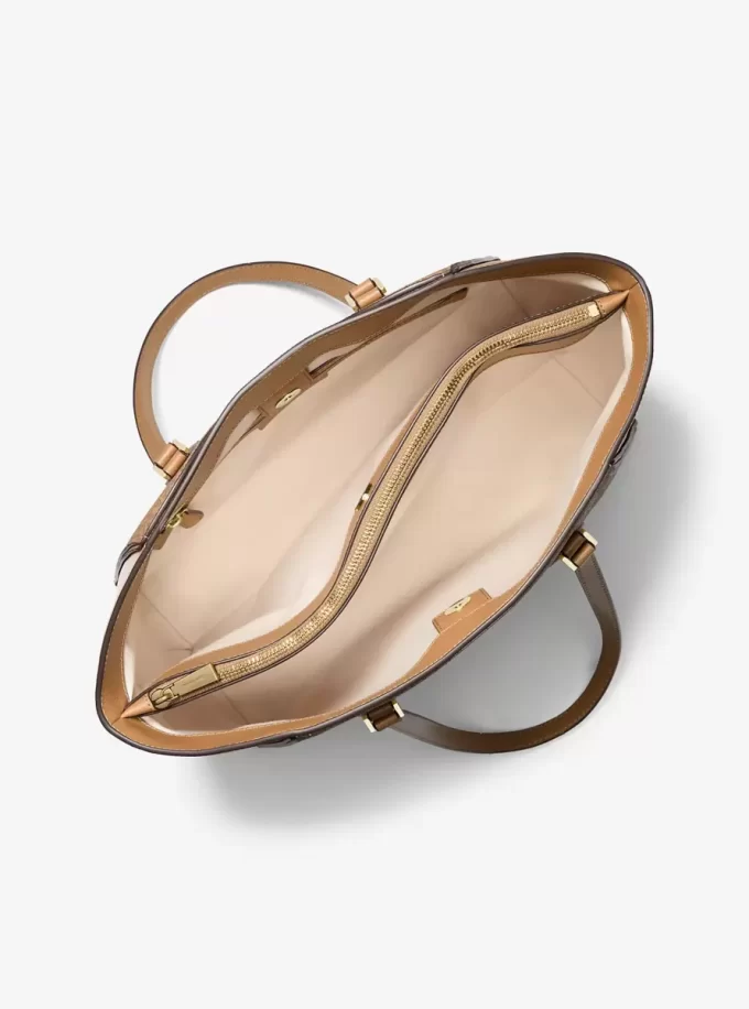 Taryn Große Tragetasche aus Leder mit charakteristischem Logo Taryn Große Tragetasche aus Leder mit charakteristischem Logo