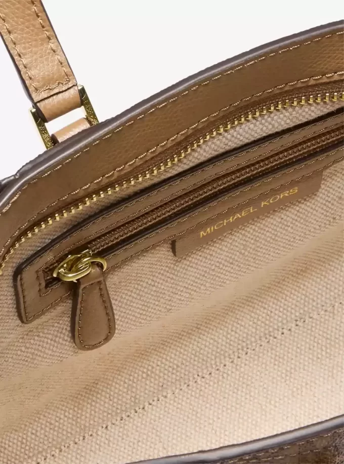 Taryn Kleine wandelbare Umhängetasche mit charakteristischem Logo und Leder