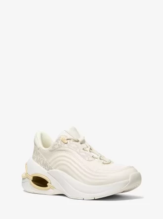 Toni Mixed-Media-Trainerin