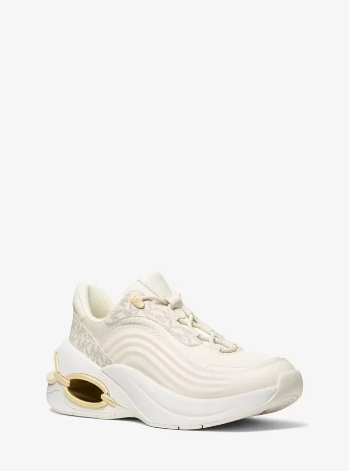 Toni Mixed-Media-Trainerin