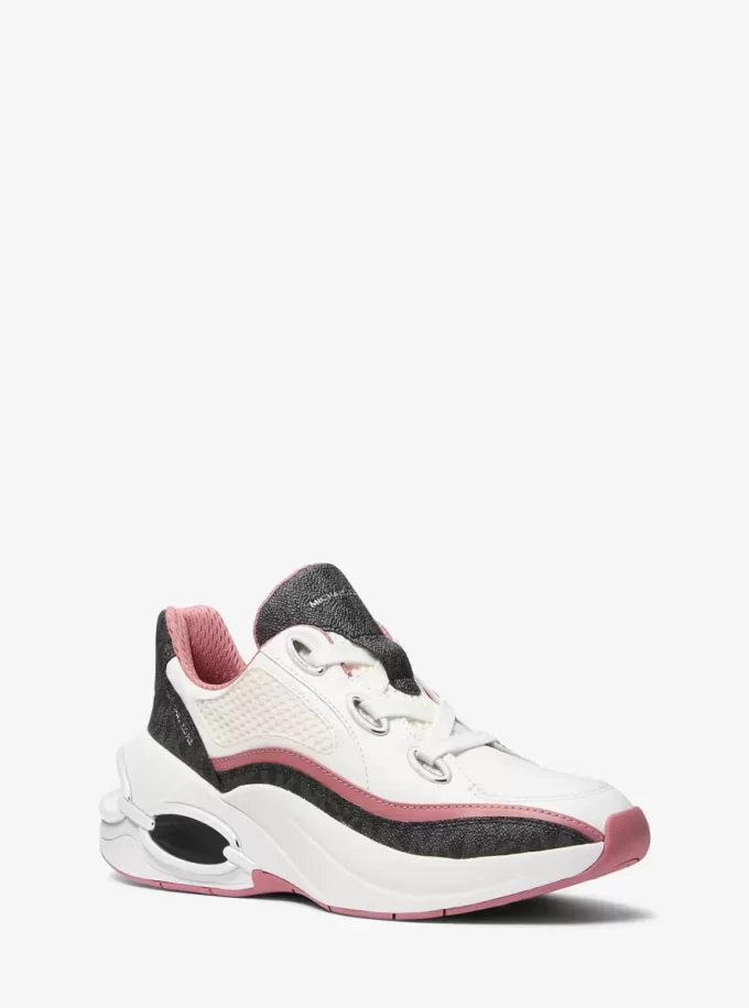 Toni Mixed-Media-Trainerin