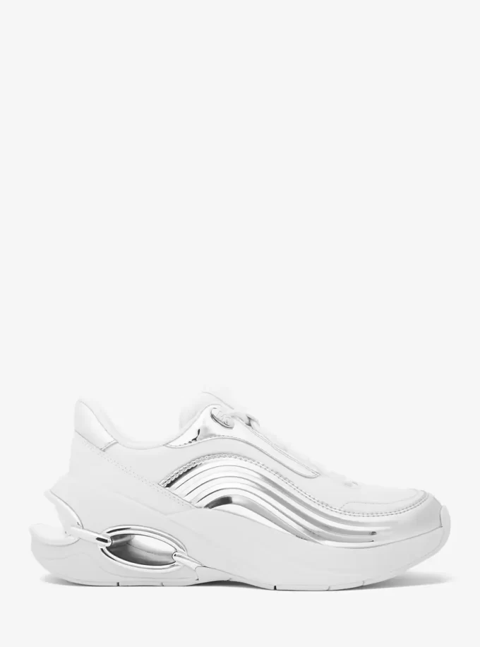 Toni Mixed-Media-Trainerin