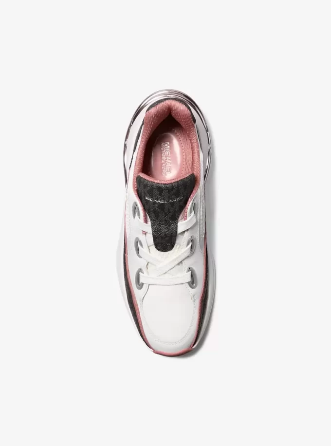 Toni Mixed-Media-Trainerin