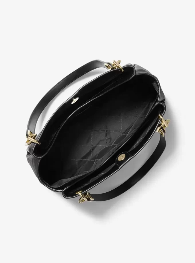 Trisha Große Schultertasche aus genarbtem Leder